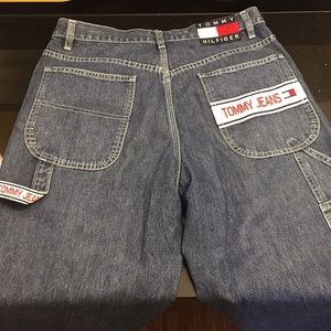 Women’s size 9 Tommy Hilfiger mom jeans big logo